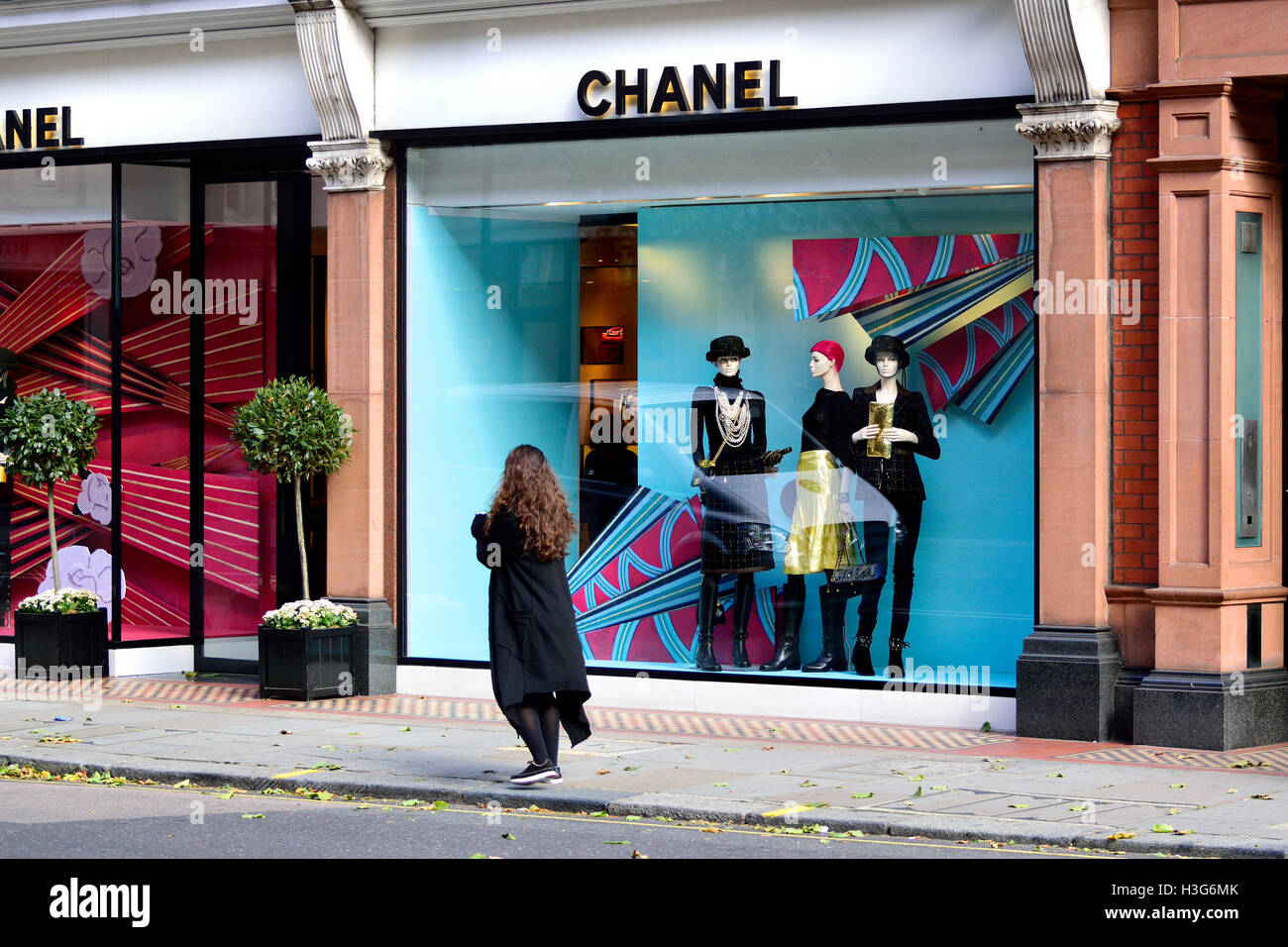 London, England, UK. Sloane Street - Chanel (at no. 169 Stock Photo - Alamy