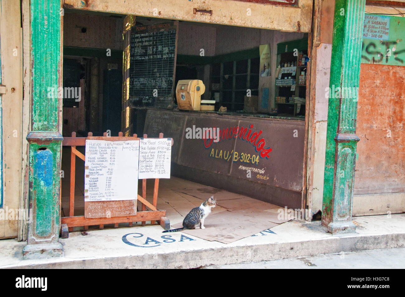 Empty supermarket aka Bodega in Havana, Cuba Stock Photo - Alamy