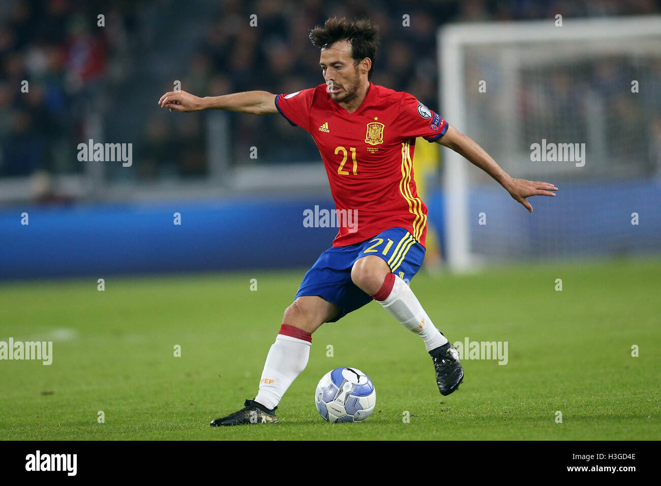 Juventus Stadium, Turin, Italy. 06th Oct, 2016. FIFA World Cup Qualifying Football. Italy versus Spain. David Silva in action during the match © Action Plus Sports/Alamy Live News Stock Photo