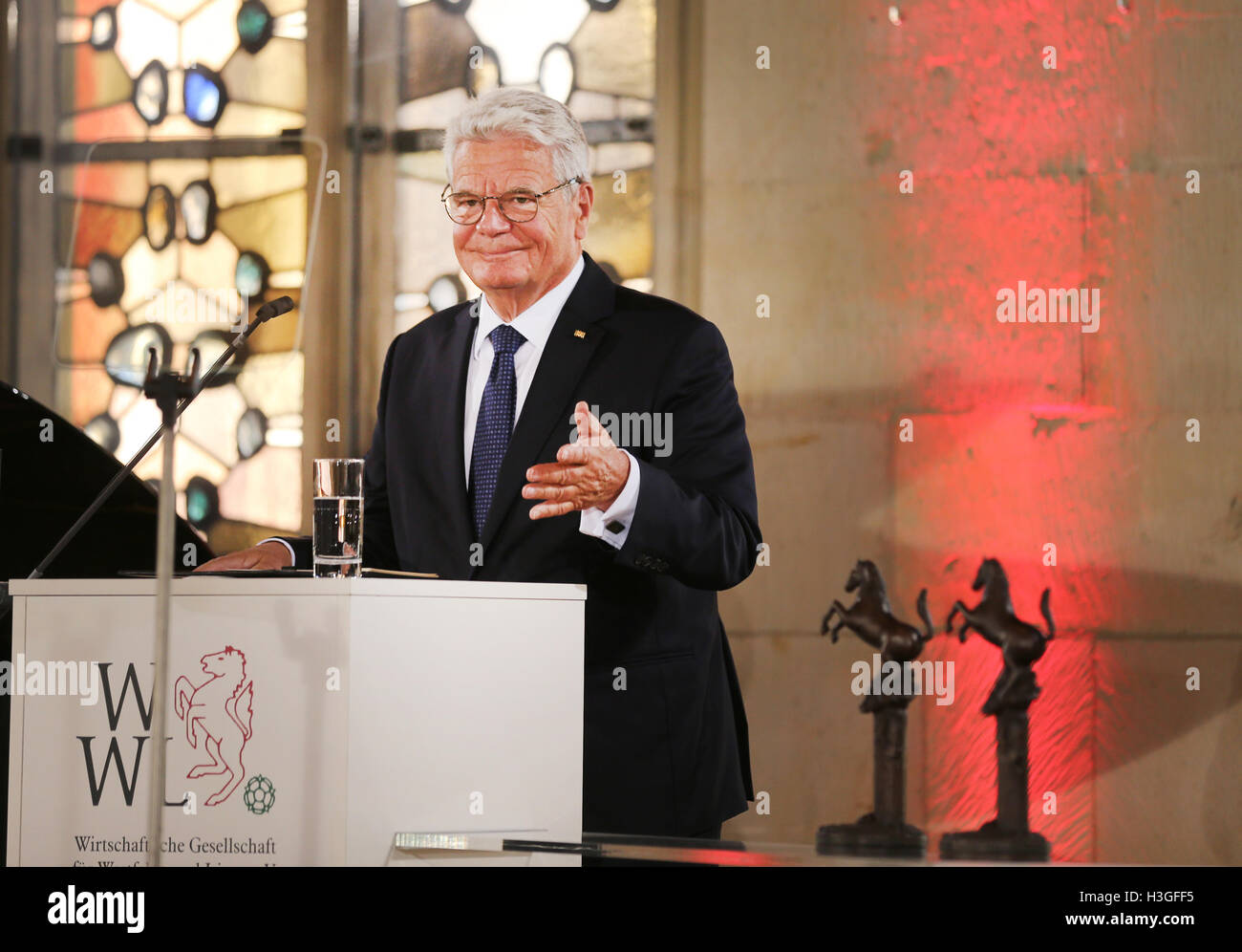 German President Joachim Gauck gives a laudatory speech for King Abdullah II of Jordan at the award ceremony of the Westfaelischer Friedenspreises (lit. Westphalian Peace Prize) in Muenster, Germany, 8 October 2106. He received the award for his mediating role in the Middle East. PHOTO: INA FASSBENDER/DPA Stock Photo