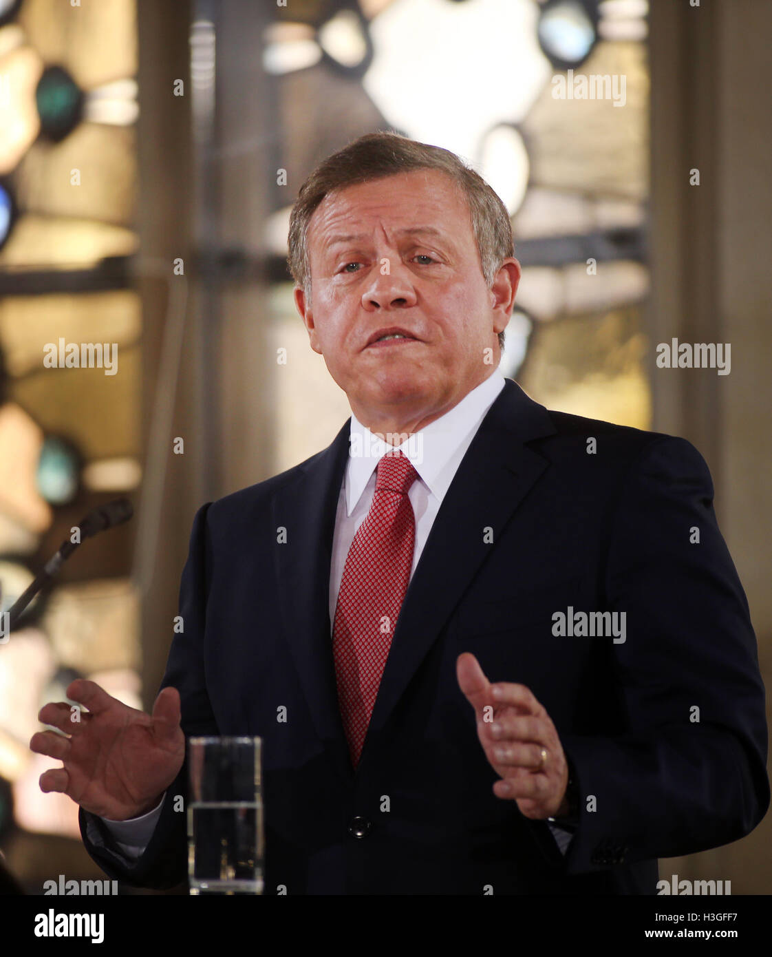 King Abdullah II of Jordan gives a speech at the award ceremony of the Westfaelischer Friedenspreises (lit. Westphalian Peace Prize) in Muenster, Germany, 8 October 2106. He received the award for his mediating role in the Middle East. PHOTO: INA FASSBENDER/DPA Stock Photo