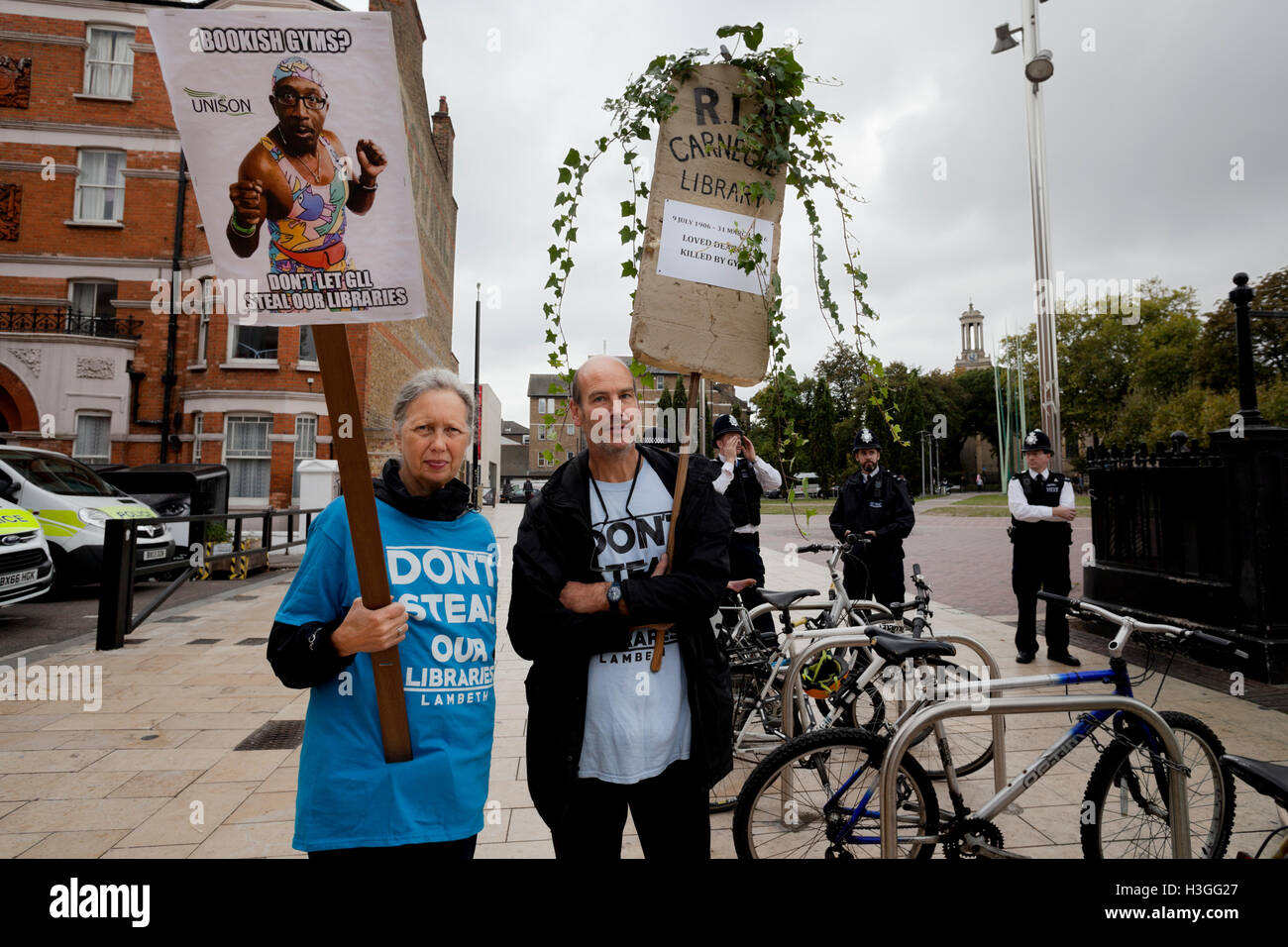 Lambeth, UK. 08th Oct, 2016. Several local campaigning groups have gathered in Windrush Square to demonstrate against Lambeth Council. Credit:  Honey Salvadori/Alamy Live News Stock Photo