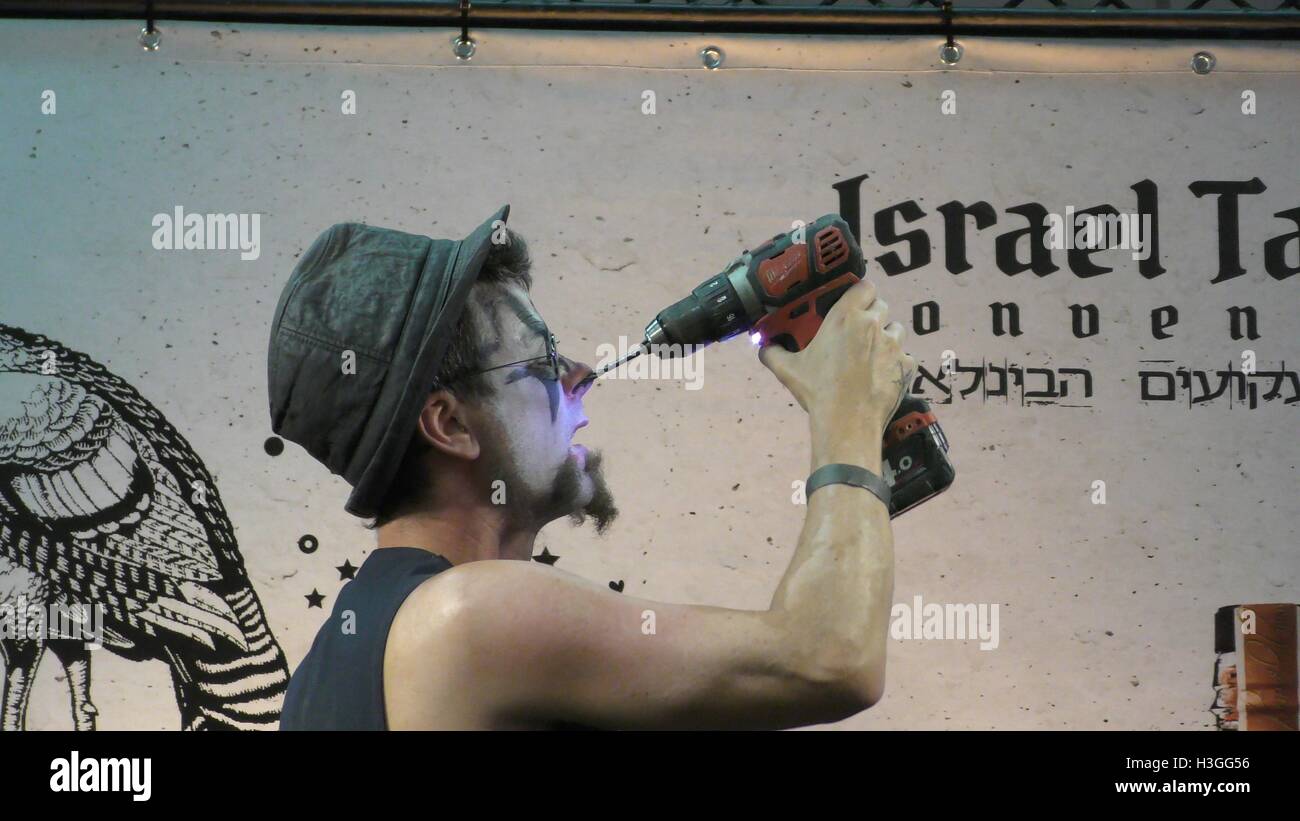 Tel Aviv, Israel. 07th Oct, 2016. Jelly Boy The Clown drills through