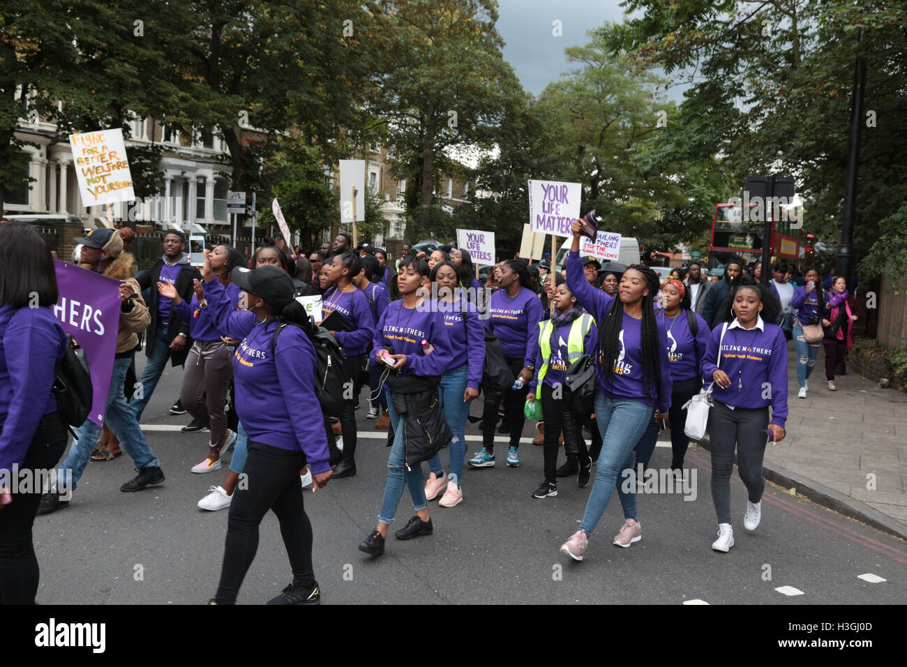 London, UK. 8th Oct, 2016. Wailing Mothers a campaign group to empower mothers and families in understanding the nature of youth violence marched from Brixton to Tulse Hill denouncing knife and Gun crime. Credit:  Thabo Jaiyesimi/Alamy Live News Stock Photo