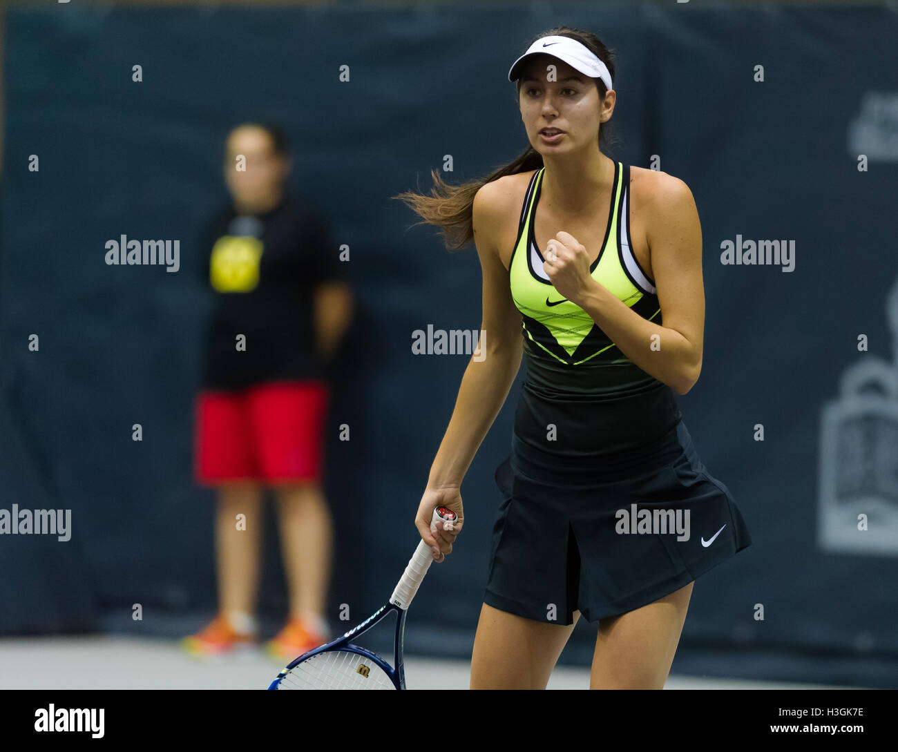 Linz, Austria. 8 October, 2016. Oceane Dodin in action at the 2016 Generali Ladies Linz WTA International tennis tournament Credit:  Jimmie48 Photography/Alamy Live News Stock Photo