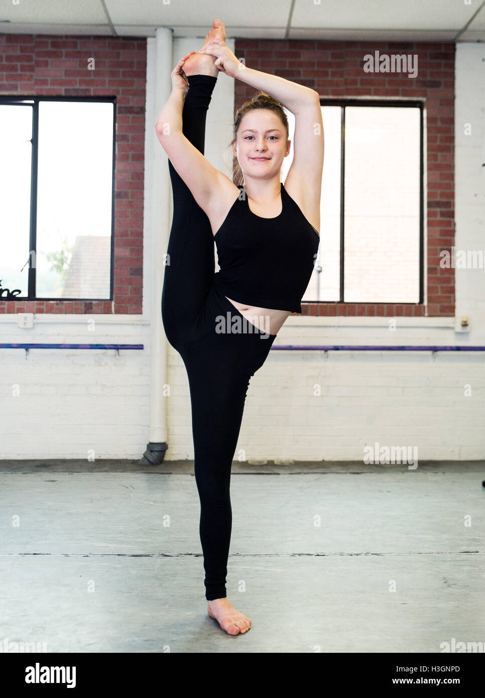 Canonsburg, U.S.A. 08th Oct, 2016.  Contortionist Alexa Siksa demonstrates her flexibility during training at Dance Extensions Performing Arts Center. Canonsburg, PA, USA. Credit:  Brent Clark/Alamy Live News Stock Photo