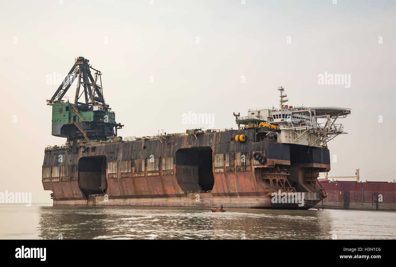 Ship at the ship breaking yard in Chittagong, Bangladesh Stock Photo