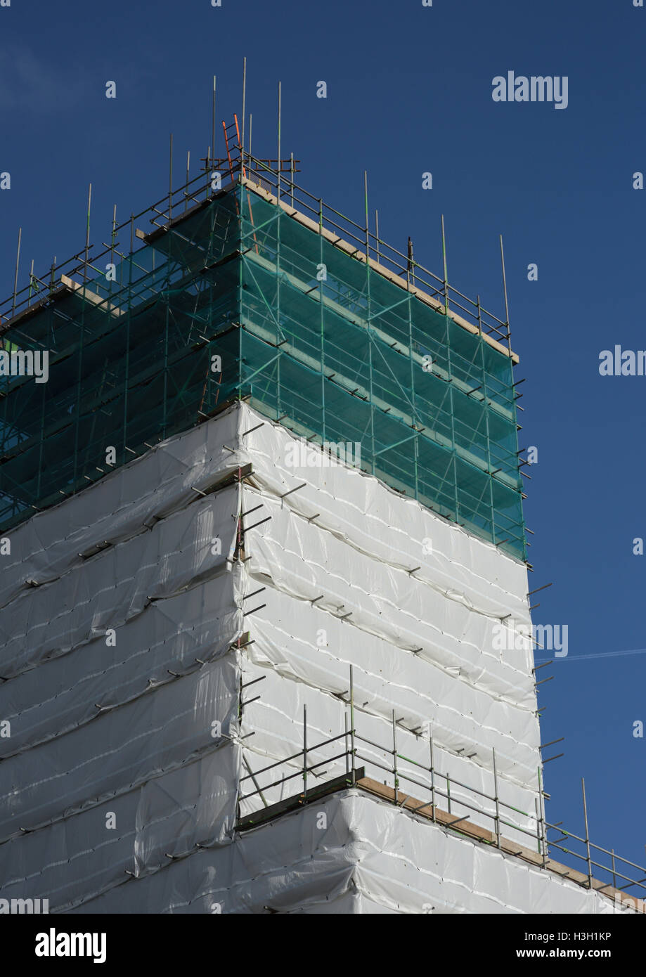 Sandblasting containment curtains protect the environment against