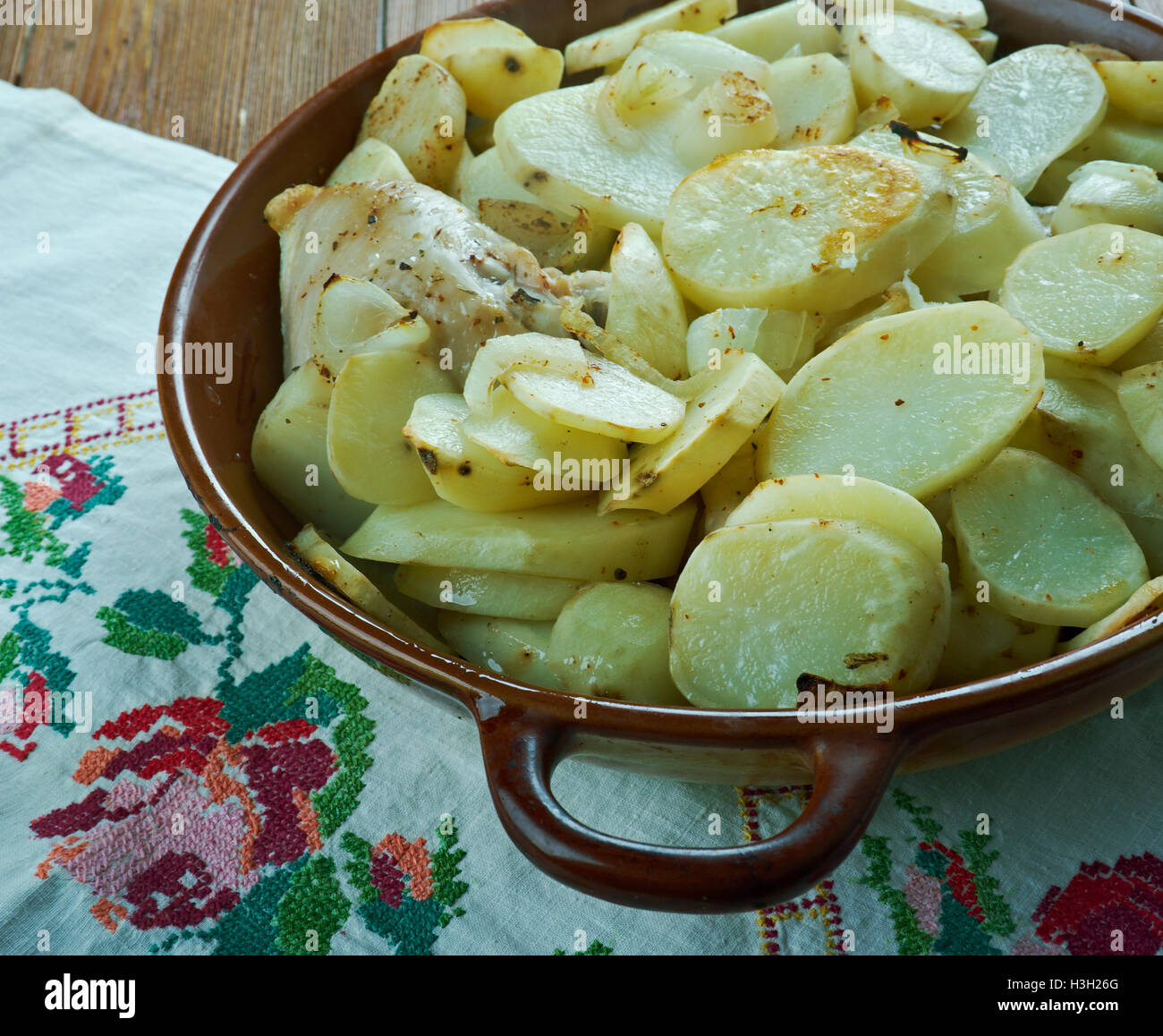 Djej W Batata Bil Sayniyyeh - Middle Eastern Baked Garlic Chicken And ...