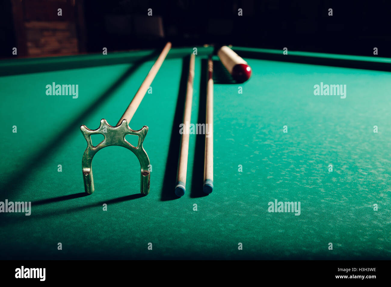 Billiard balls and pool sticks Stock Photo Alamy