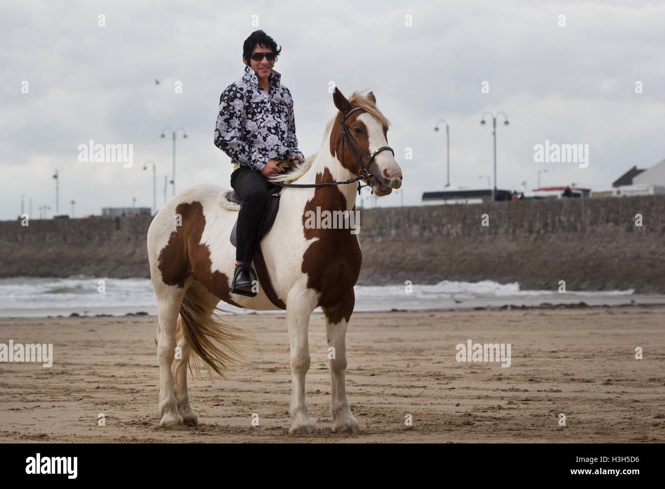 Porth Cawl, Wales. 24th Sept, 2016. A man dressed as Elvis sits on a horse on the beach. ©AimeeHerd Freelance Stock Photo
