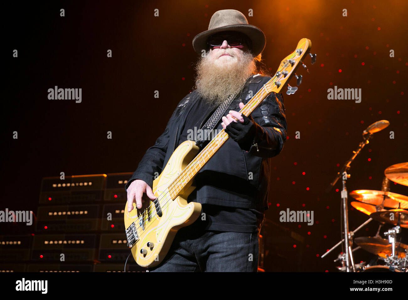 Dusty hill hi-res stock photography and images - Alamy
