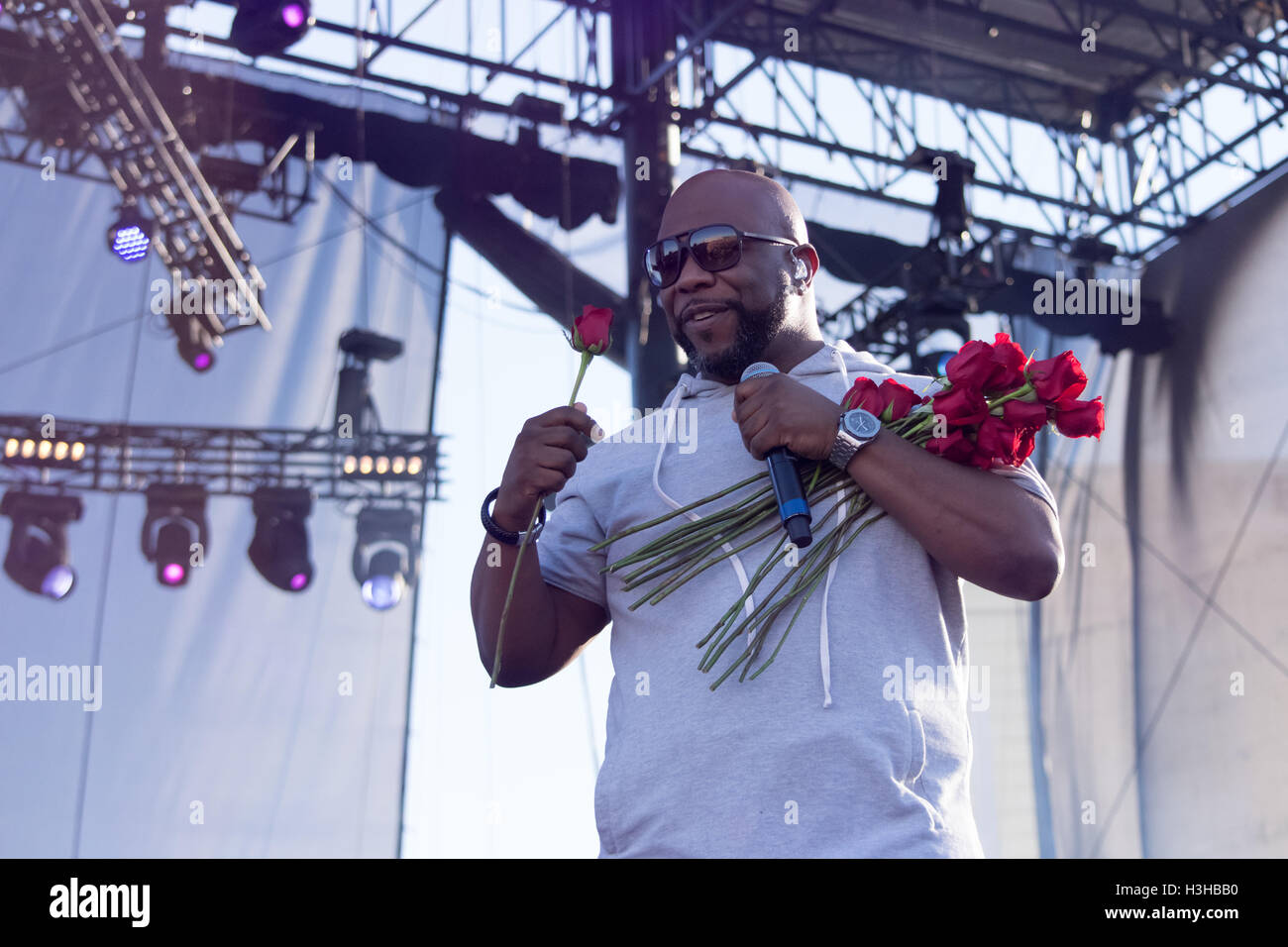 Wanya Morris of Boyz II Men join Dan + Shay on stage during day 2 of the Route 91 Harvest Festival on October 2, 2016 at the Las Vegas Village in Las Vegas, Nevada. Stock Photo