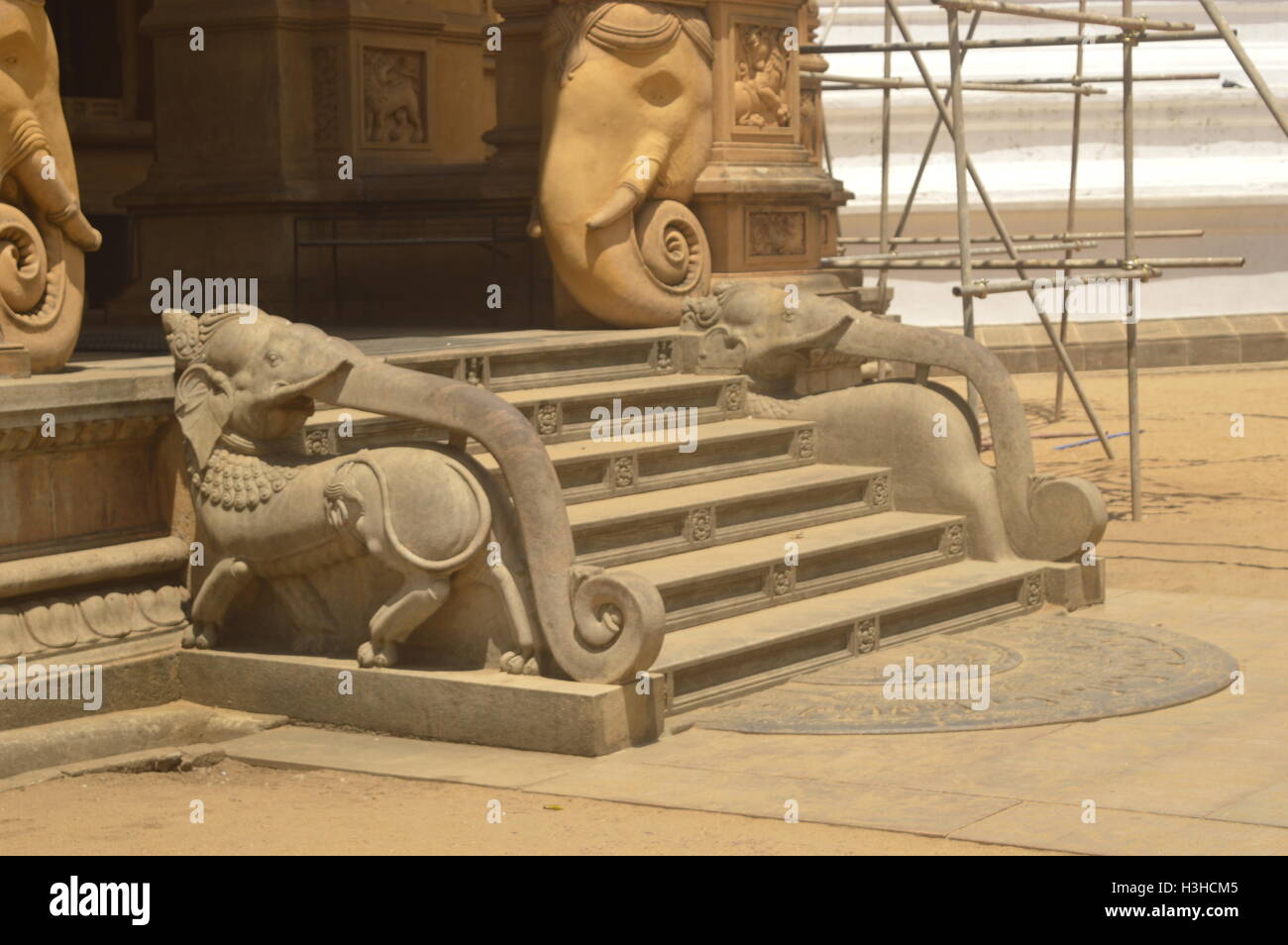 Stone steps design in kelaniya temple Stock Photo Alamy