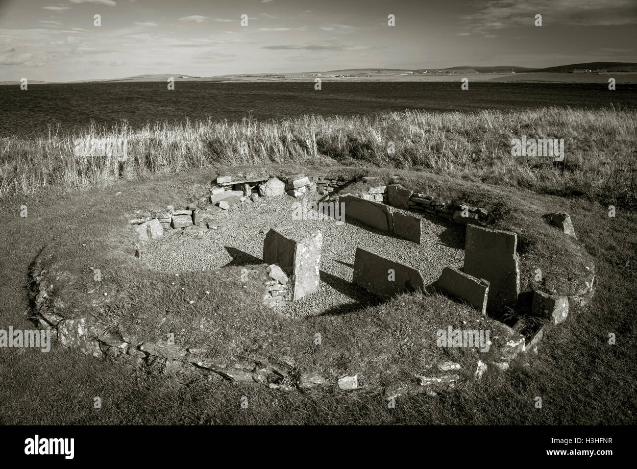 Neolithic Barnhouse Settlement next to the Loch of Harray and the Standing Stones of Stenness, Mainland, Orkney, Scotland, UK Stock Photo