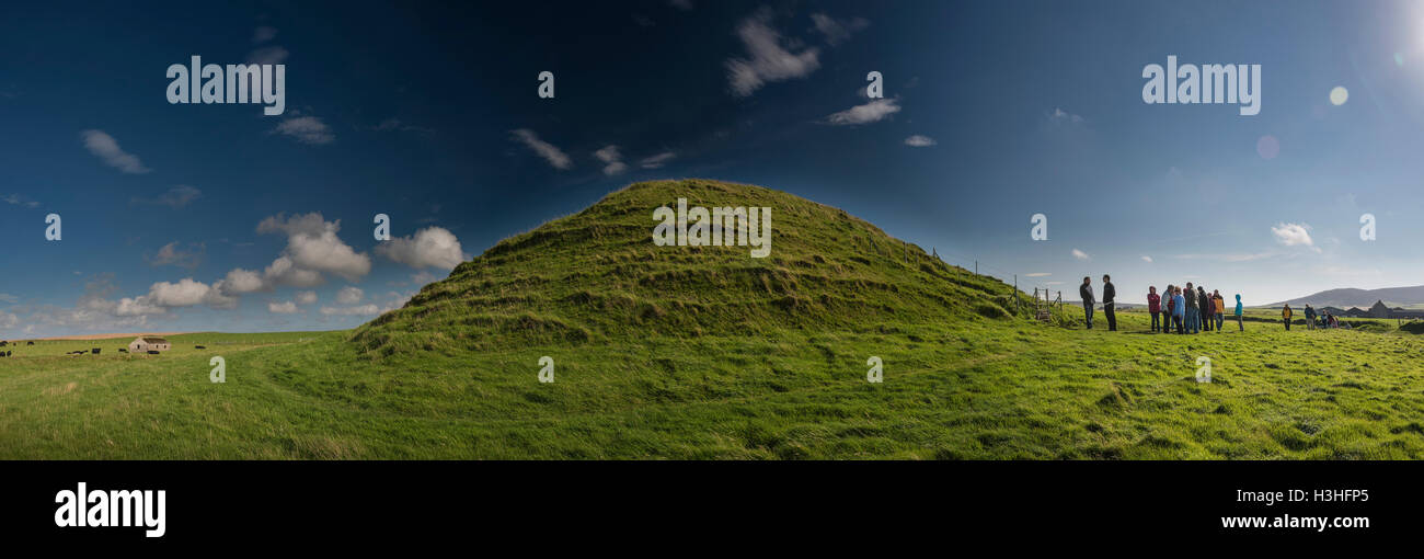 Maeshowe Neolithic chambered cairn on Mainland, Orkney, Scotland, UK Stock Photo