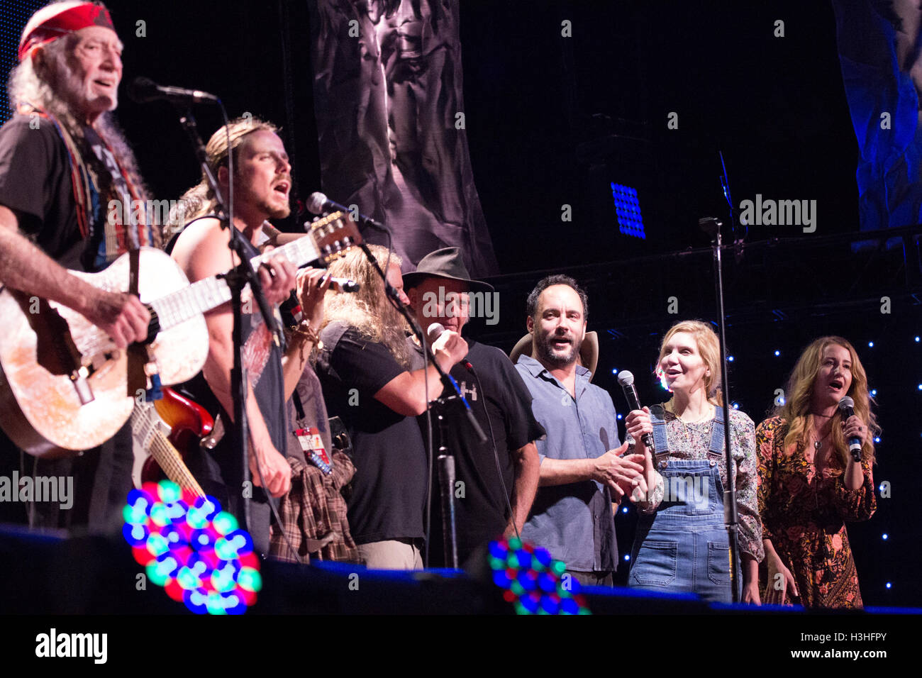 Willie Nelson (L) Lukas Nelson (L) Jamey Johnson (LC), Neil Young (C), Dave Matthews (RC), Alison Krauss (R) and Margo Price (R) on stage for finale at the 2016 Farm Aid at the Jeffy Lube Live in Bristow, VA September 17, 2016 Stock Photo
