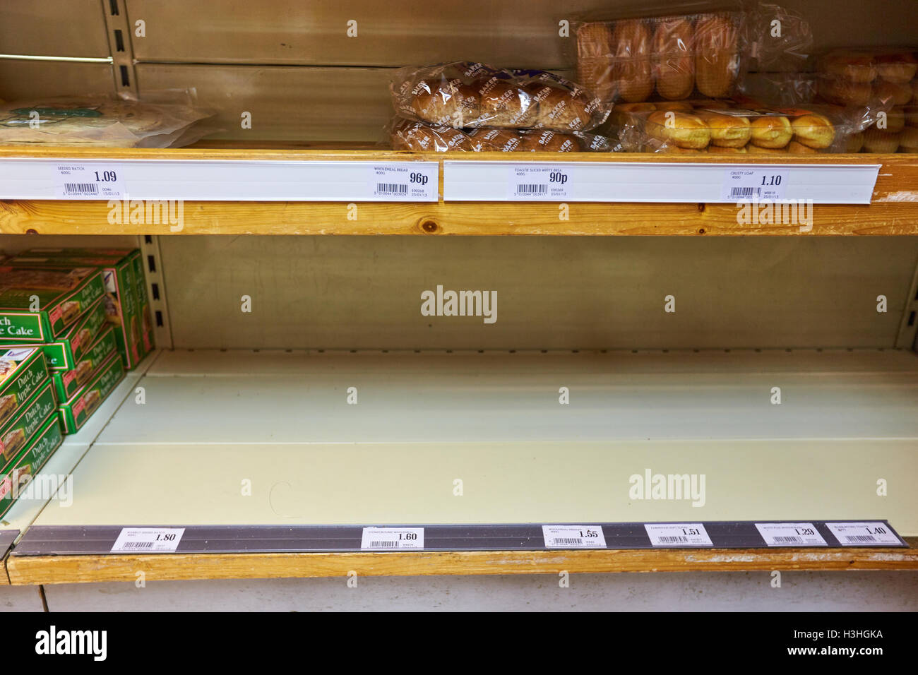 Empty shelves shop hires stock photography and images Alamy