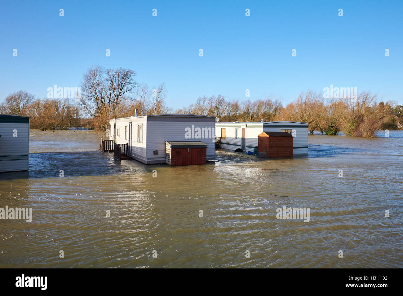 General view of the Bridge House caravan park in Clifton Hampden during flooding Stock Photo
