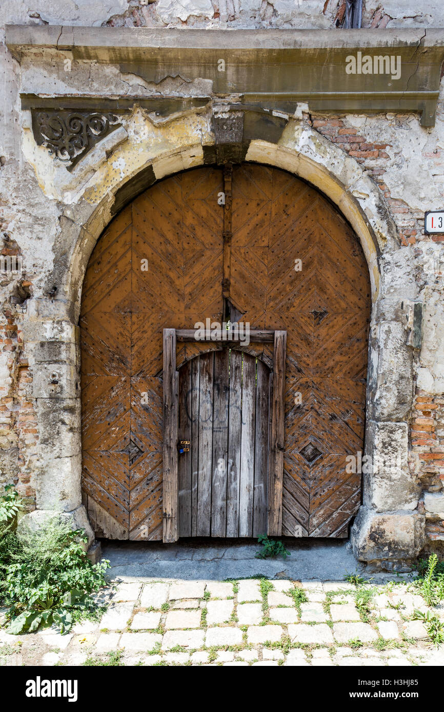 Old wood doors hi-res stock photography and images - Alamy