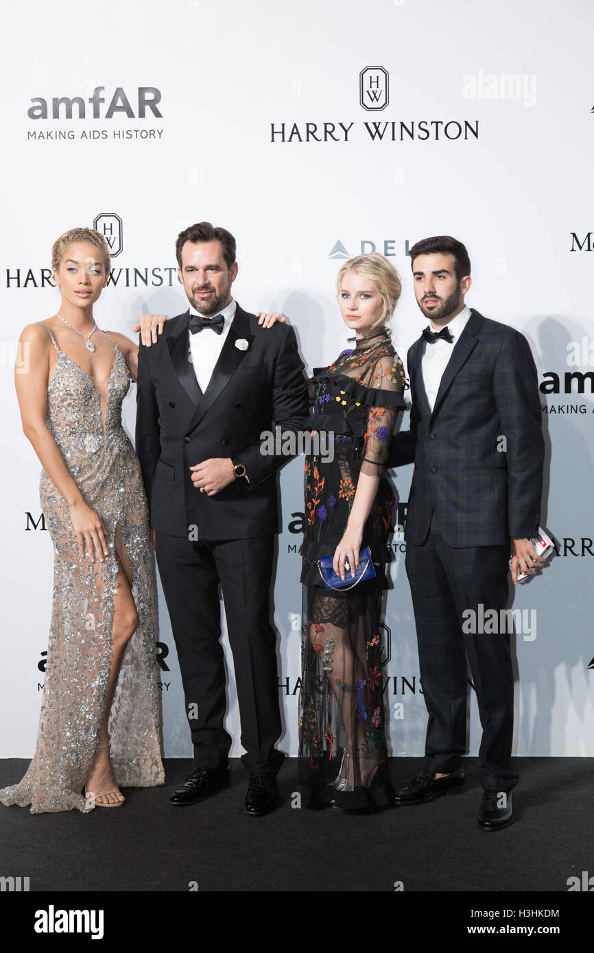 Jasmine Sanders, Stephane Gerschel and Lottie Moss on the red carpet of amfAR Milano 2016 at La Permanente. September 24, 2016 in Milan, Italy. Stock Photo