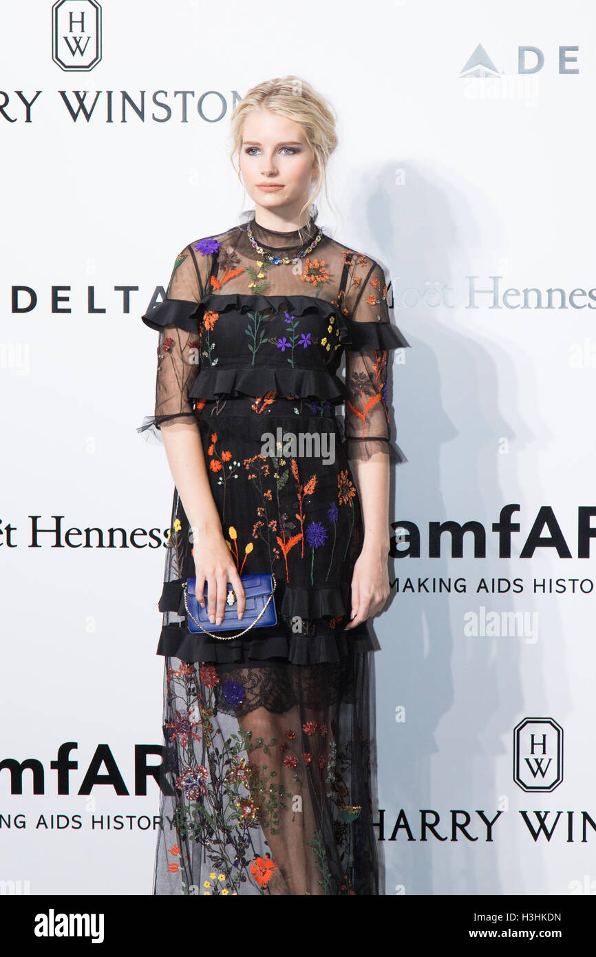 Lottie Moss on the red carpet of amfAR Milano 2016 at La Permanente