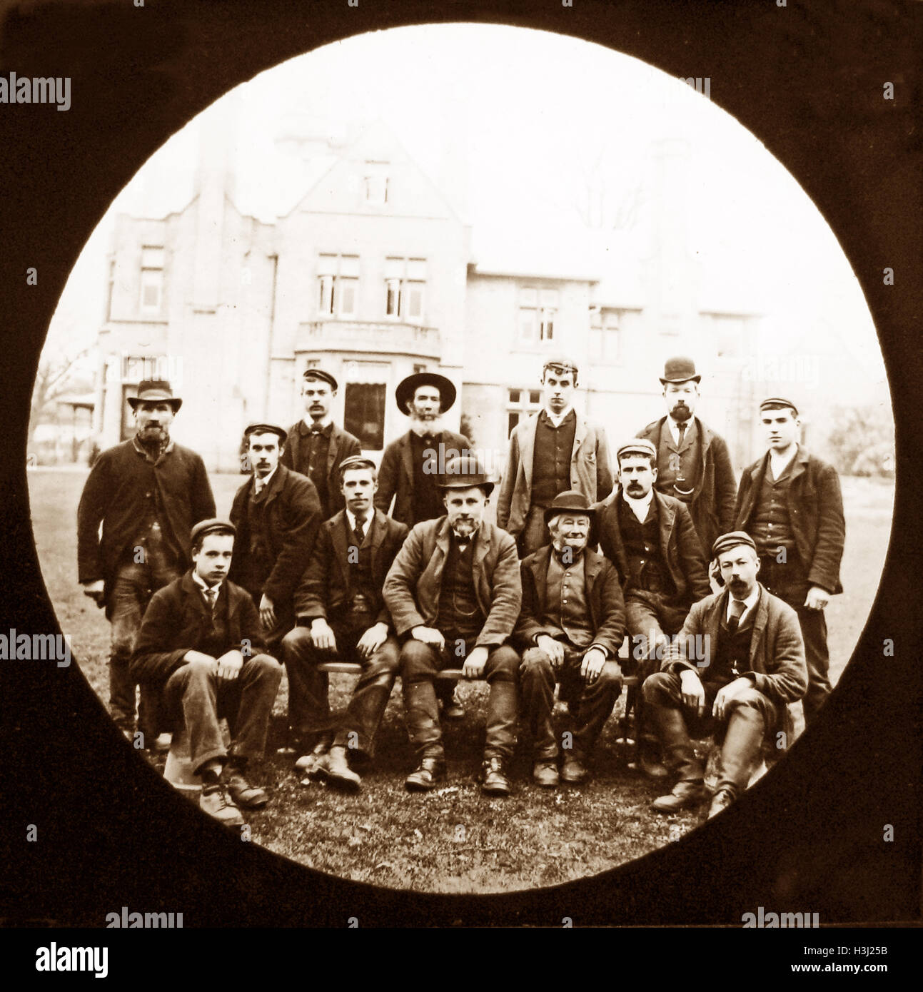 Country Estate Workers Early 1900s Stock Photo Alamy