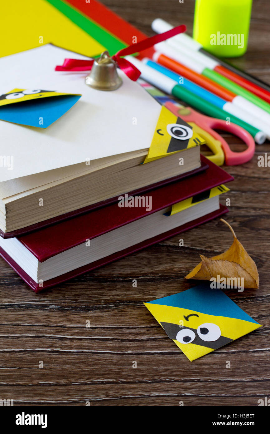 glue bookmark
