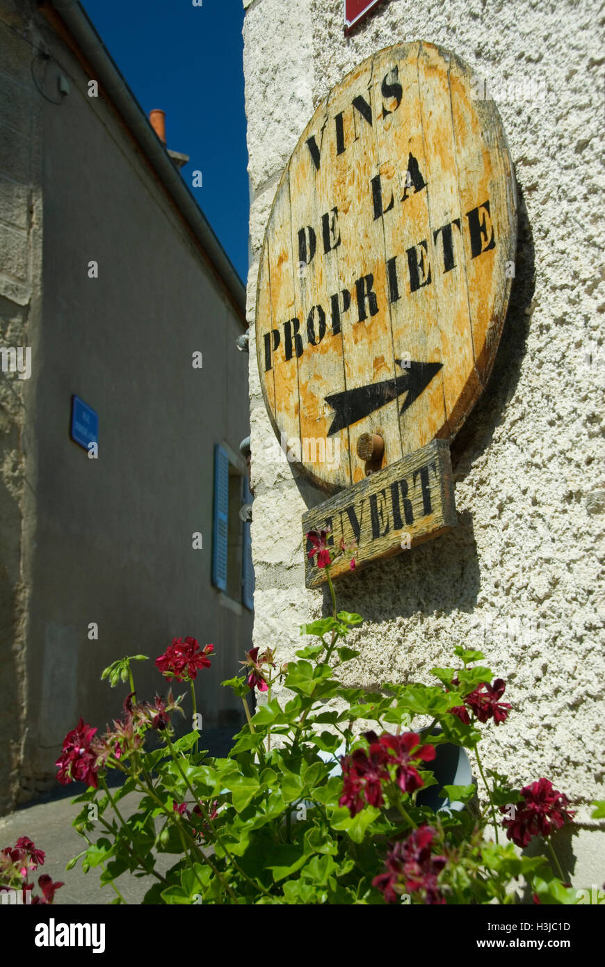 Burgundy wine for sale sign hires stock photography and images Alamy