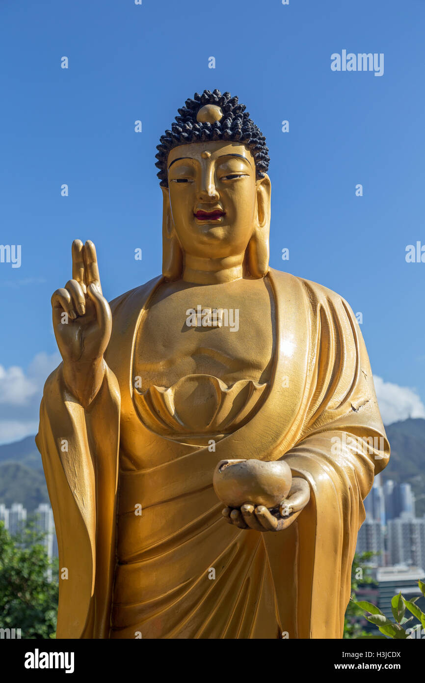 Closeup of a smiling Buddha statue at the Ten Thousand Buddhas Monastery (Man Fat Tsz) in Sha