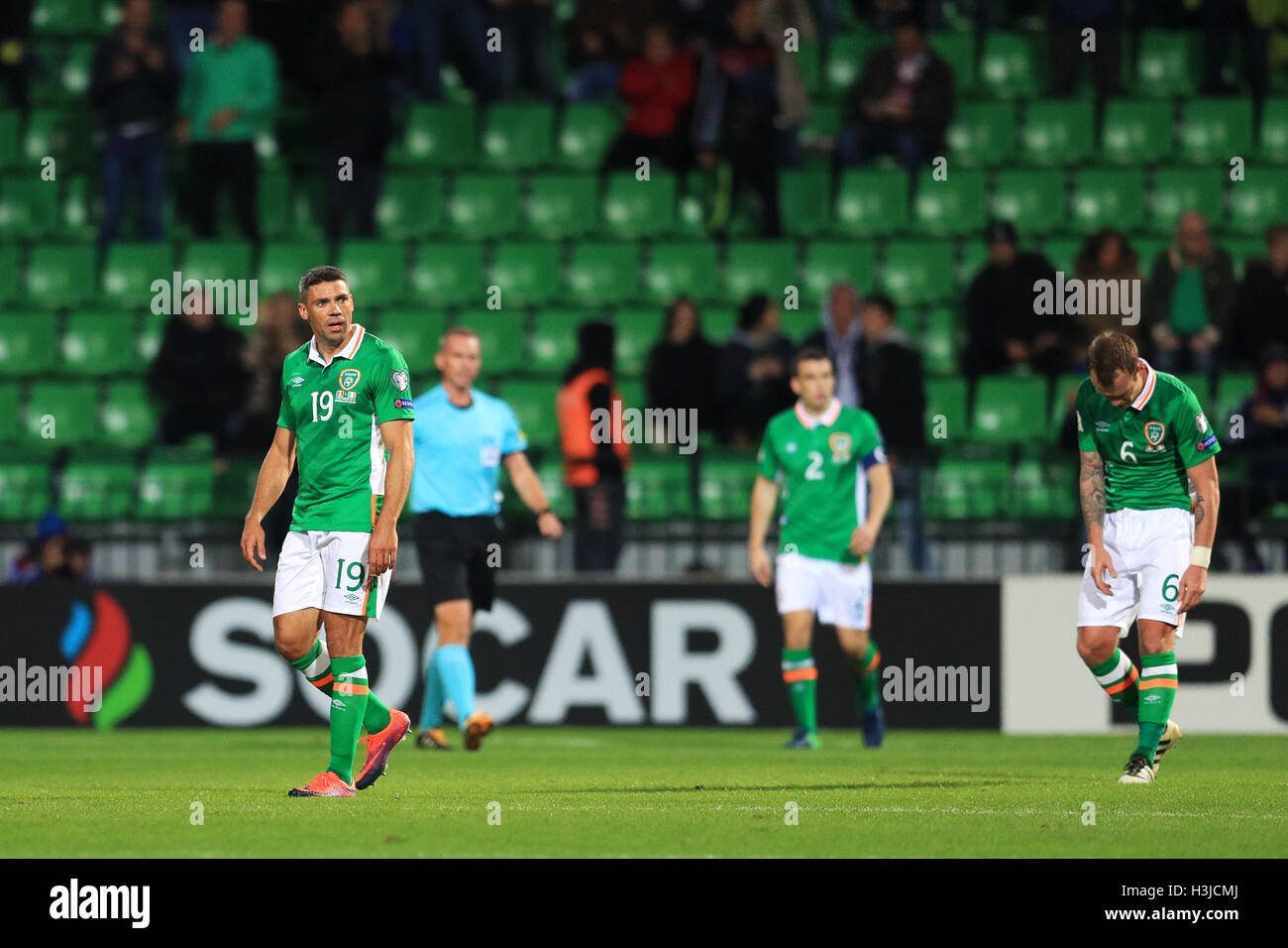 Republic of Ireland's Jonathan Walters (left) and Glenn Whelan (right) look dejected after Moldova score their first goal during 2018 FIFA World Cup Qualifying, Group D at the Zimbru Stadium, Chisinau. Stock Photo