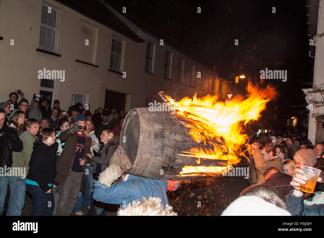 Tar barrel hires stock photography and images Alamy