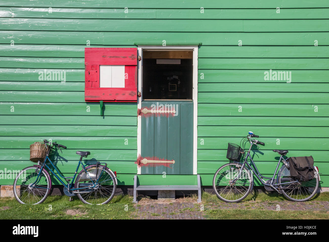 Bicycles in front of a green wooden house in Zaanse Schans, Netherlands Stock Photo