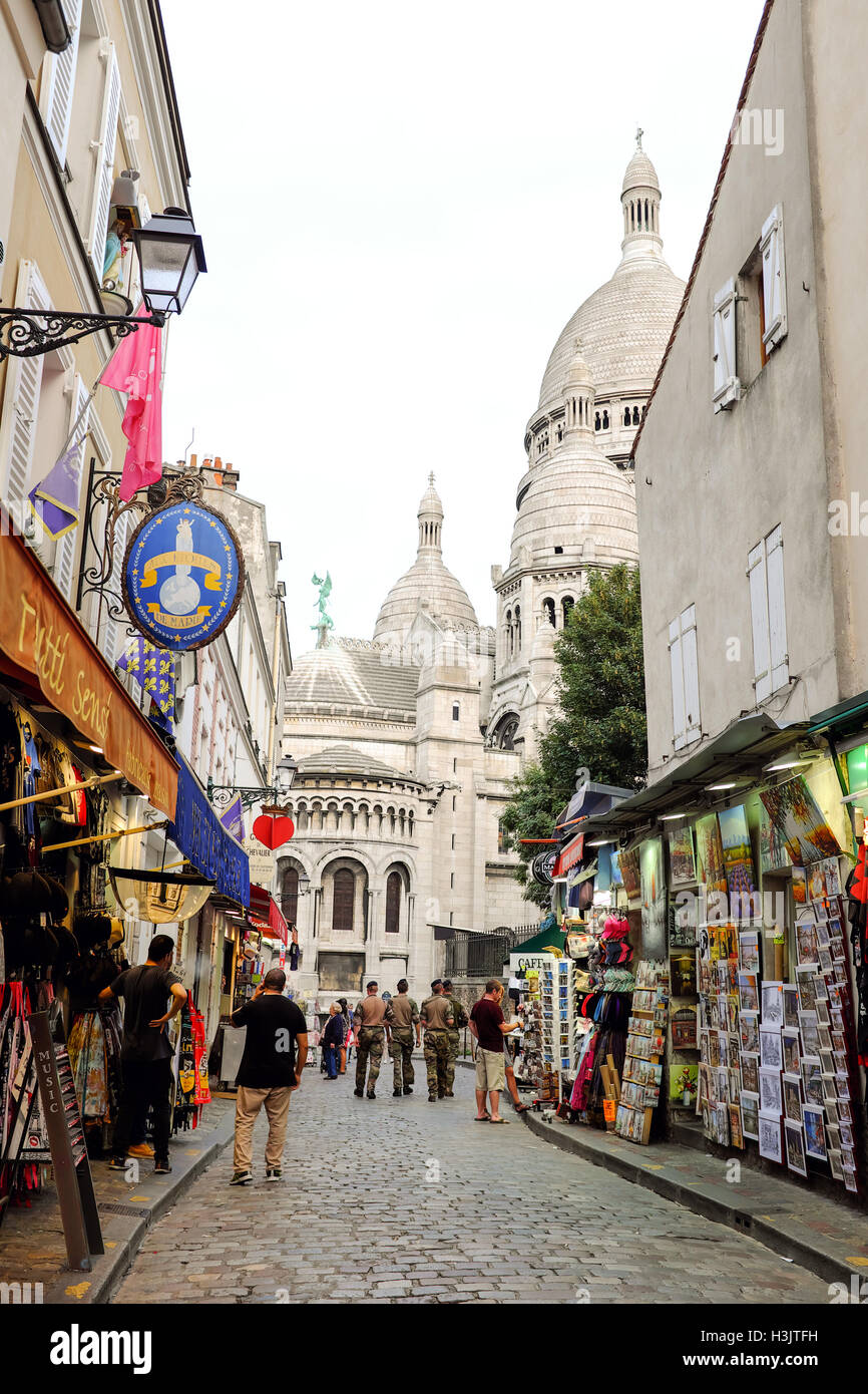 The View Of Sacre Cœur Basilica From Rue Du Chevalier De La Barre In Paris France Stock Photo Alamy The View Of Sacre Cœur Basilica From Rue Du Chevalier De La Barre In Paris France Stock Photo Alamy