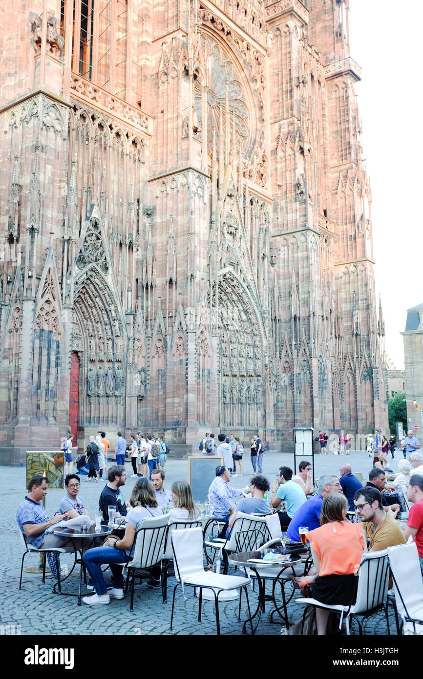 People eat dinner in the Place de la Cathédrale in front of the Strasbourg Cathedral in Strasbourg, France. Stock Photo