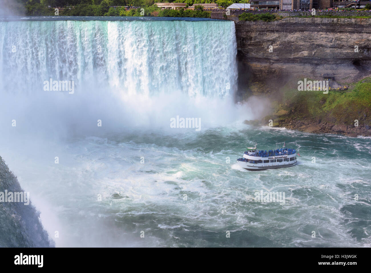 Cruise ship near big Horseshoe Fall, Niagara Falls, Ontario, Canada Stock Photo