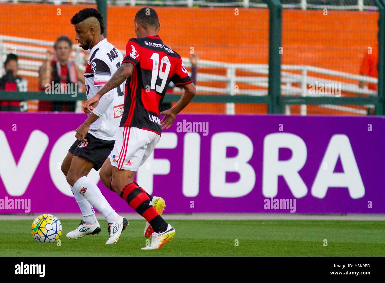 Sao Paulo, Brazil. 09th Oct, 2016. FLAMENGO X SANTA CRUZ - Léo Moura ...