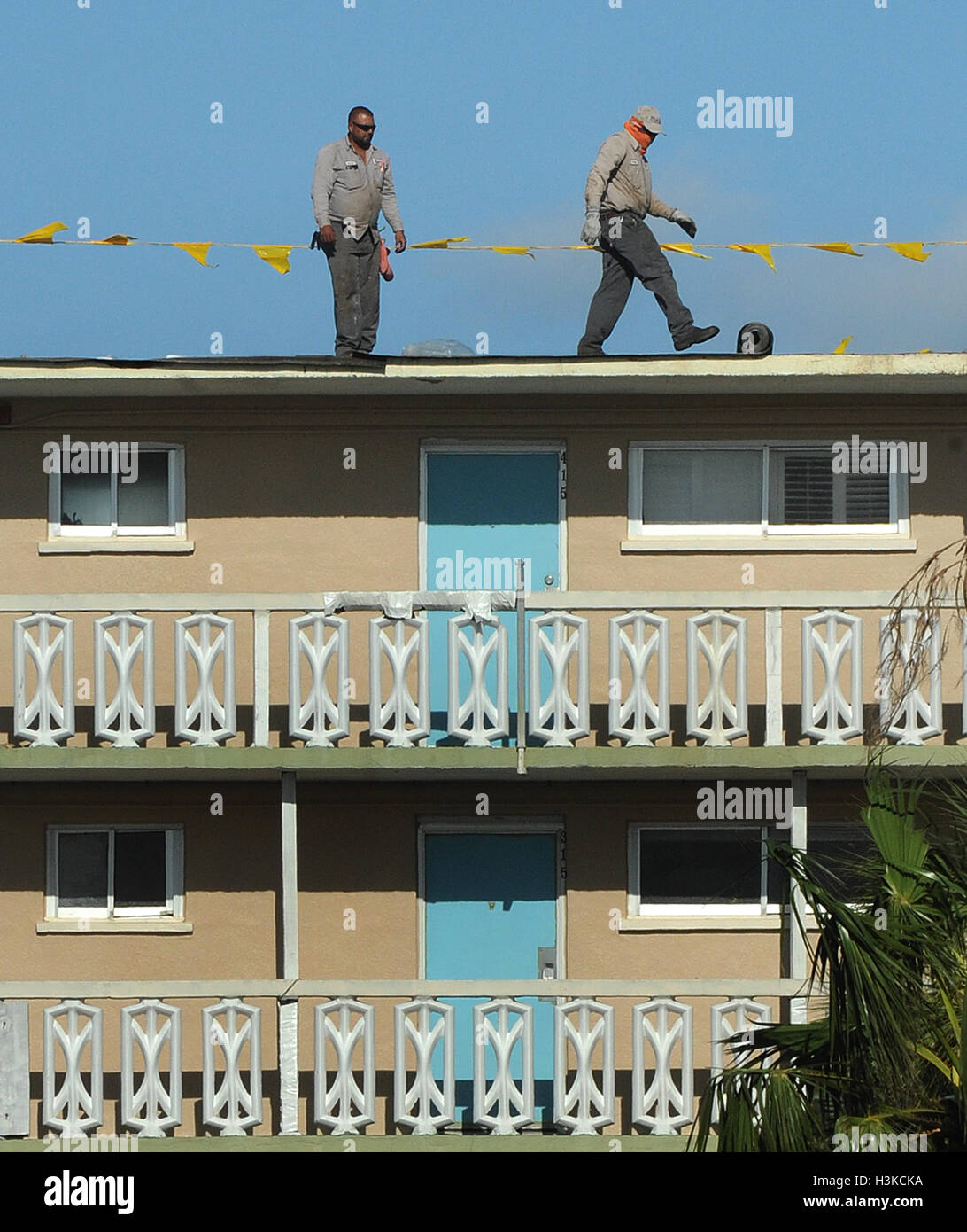 Daytona Beach, Florida, USA. 09th Oct, 2016. Workers repair the roof at a beachfront hotel two days after Hurricane Matthew slammed Daytona Beach, Florida on October 7, 2016. Matthew is one of the strongest hurricanes to ever batter the U.S. coast. © Paul Hennessy/Alamy Live News Credit:  Paul Hennessy/Alamy Live News Stock Photo