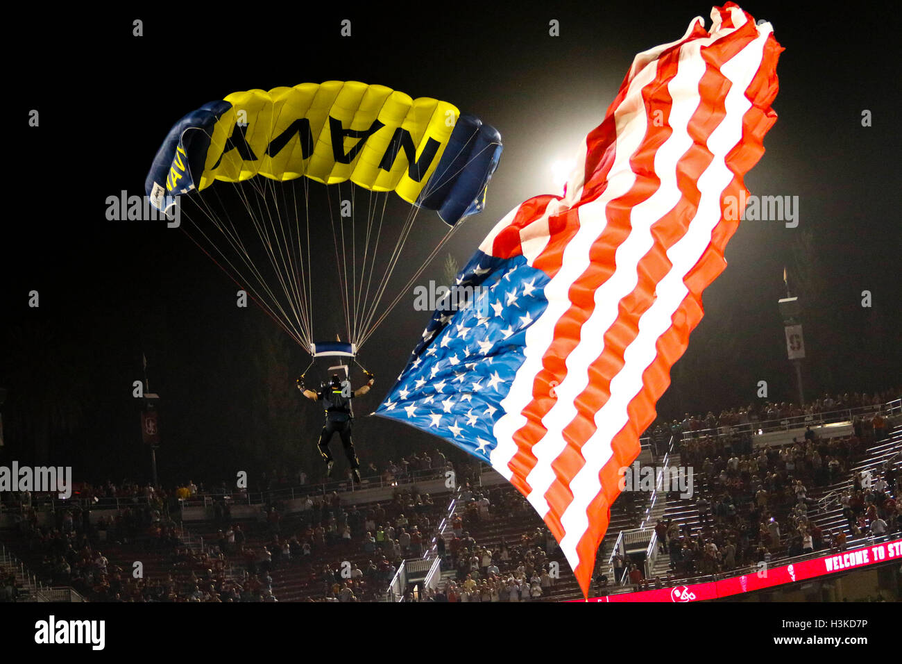 Palo Alto, California, USA. 8th Oct, 2016. A Navy SEAL parachutes into Stanford Stadium prior to football action at Stanford University, featuring the Washington State Cougars visiting the Stanford Cardinal. Washington State won the game, 42-16. © Seth Riskin/ZUMA Wire/Alamy Live News Stock Photo