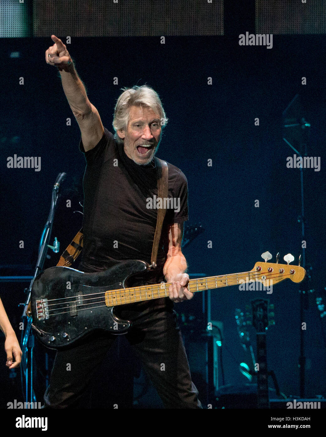 Indio, California, USA. 9th Oct, 2016. ROGER WATERS performs Pink Floyd songs during Desert Trip music festival at the Empire Polo Club in Indio, California Credit:  Daniel DeSlover/ZUMA Wire/Alamy Live News Stock Photo