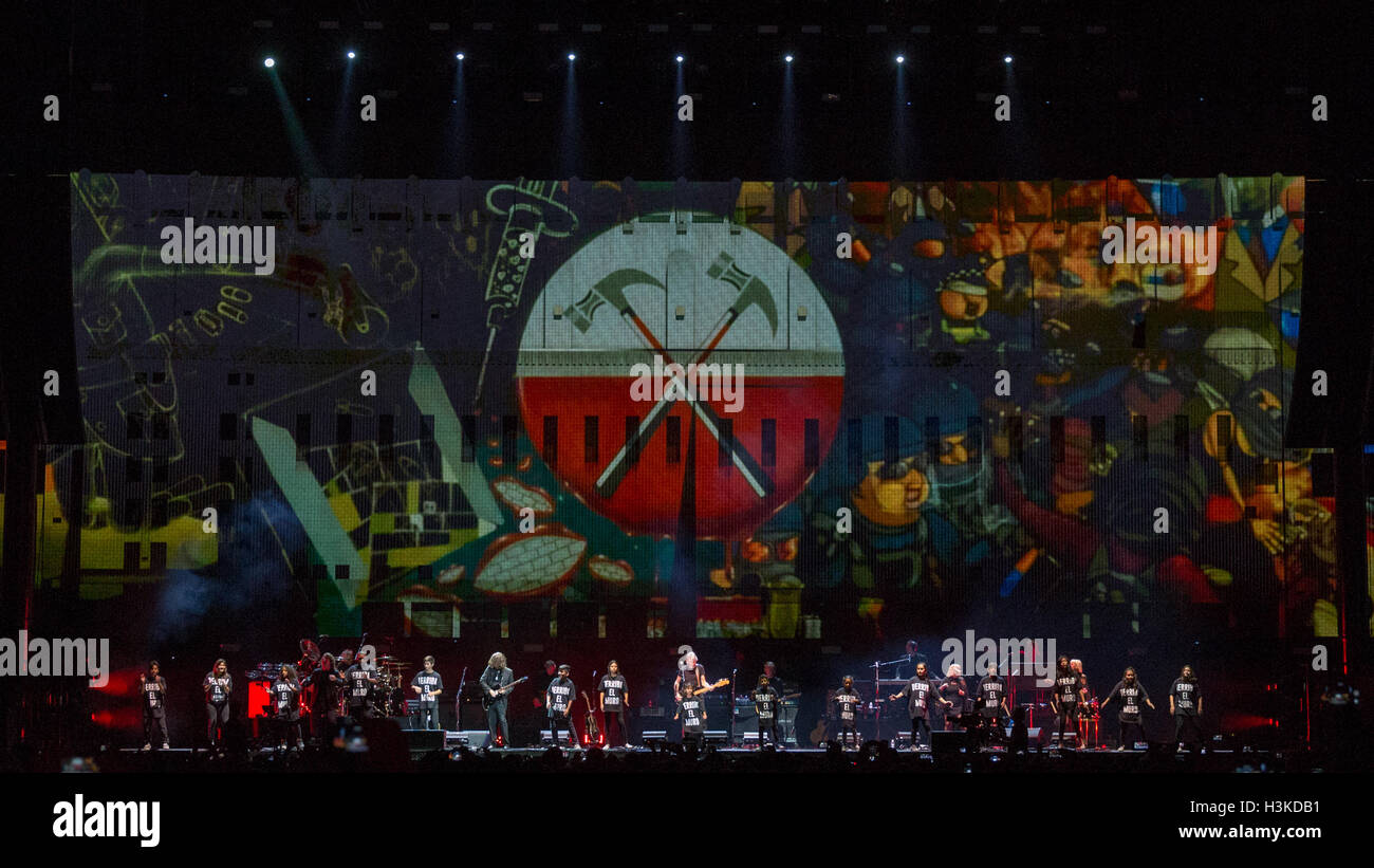 Indio, California, USA. 9th Oct, 2016. ROGER WATERS performs Pink Floyd songs during Desert Trip music festival at the Empire Polo Club in Indio, California Credit:  Daniel DeSlover/ZUMA Wire/Alamy Live News Stock Photo