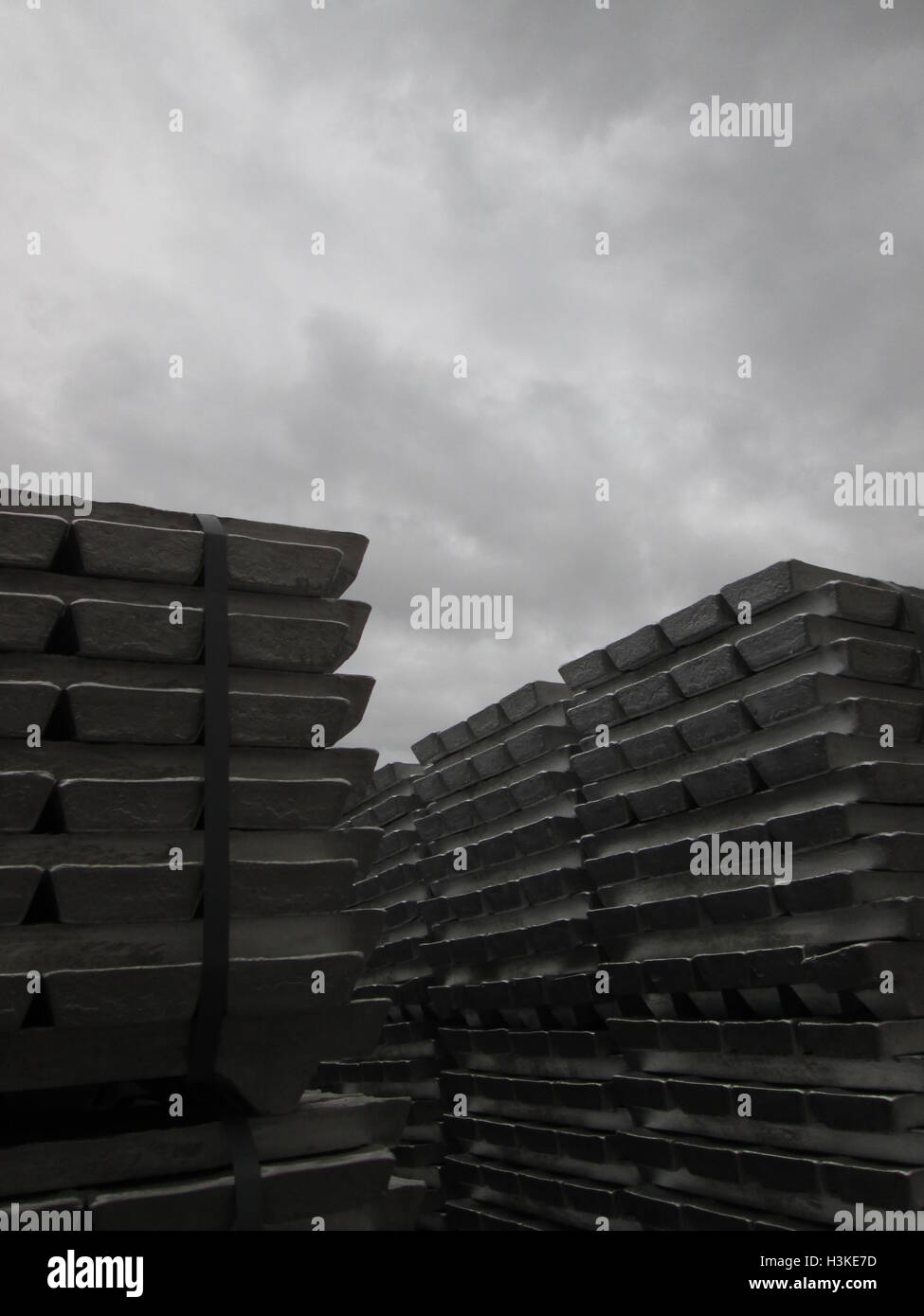 Puerto Ordaz, Venezuela, 10 October 2016.  Weather in Venezuela. Fully it dawned cloudy day in the city this South American country. This image shows a stack of several aluminum ingots produced in an aluminum reduction plant, these companies are mostly in this area of the country, on the photo completely gray sky in the background can be seen. Jorgeprz/ Alamy Live News Stock Photo