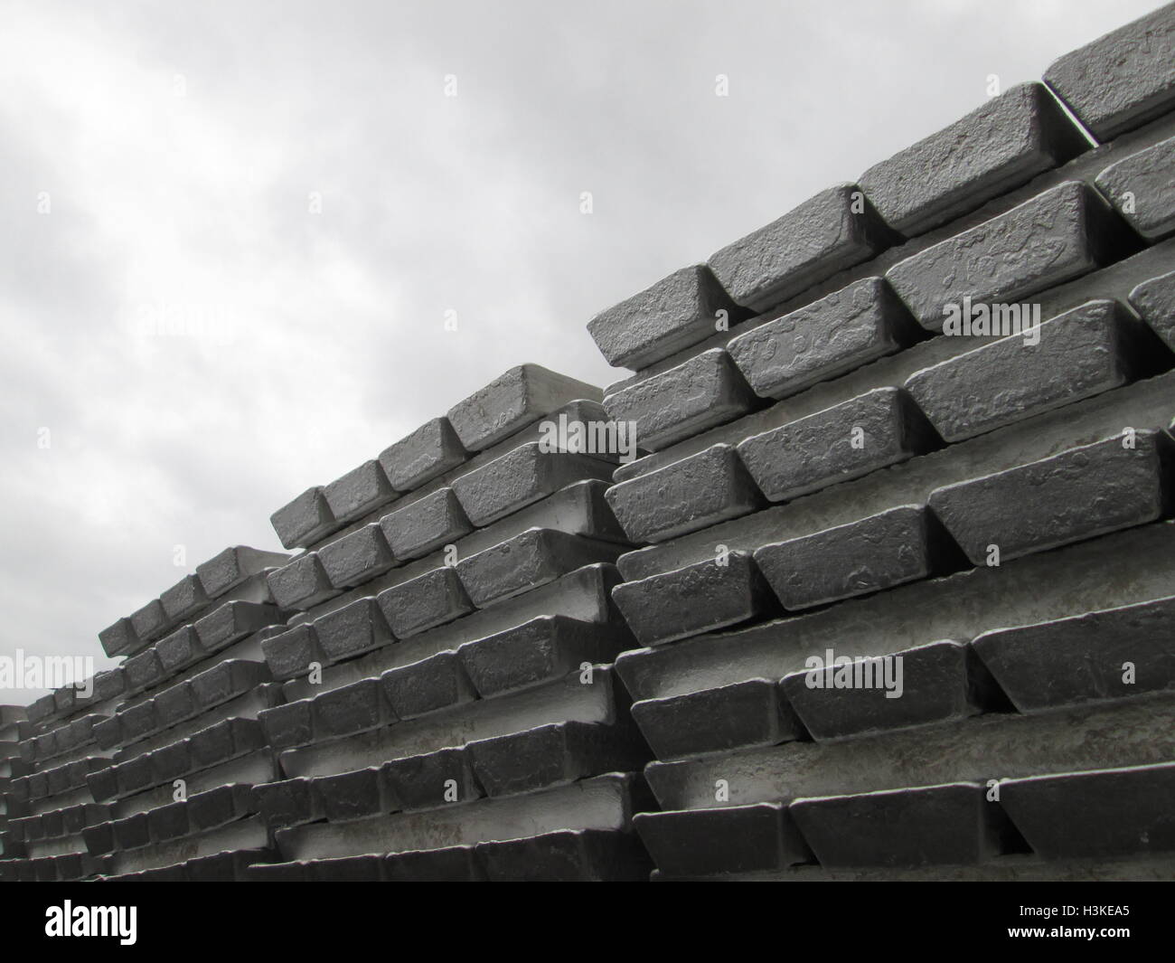 Puerto Ordaz, Venezuela, 10 October 2016.  Weather in Venezuela. Fully it dawned cloudy day in the city this South American country. This image shows a stack of several aluminum ingots produced in an aluminum reduction plant, these companies are mostly in this area of the country, on the photo completely gray sky in the background can be seen. Jorgeprz / Alamy Live News. Stock Photo