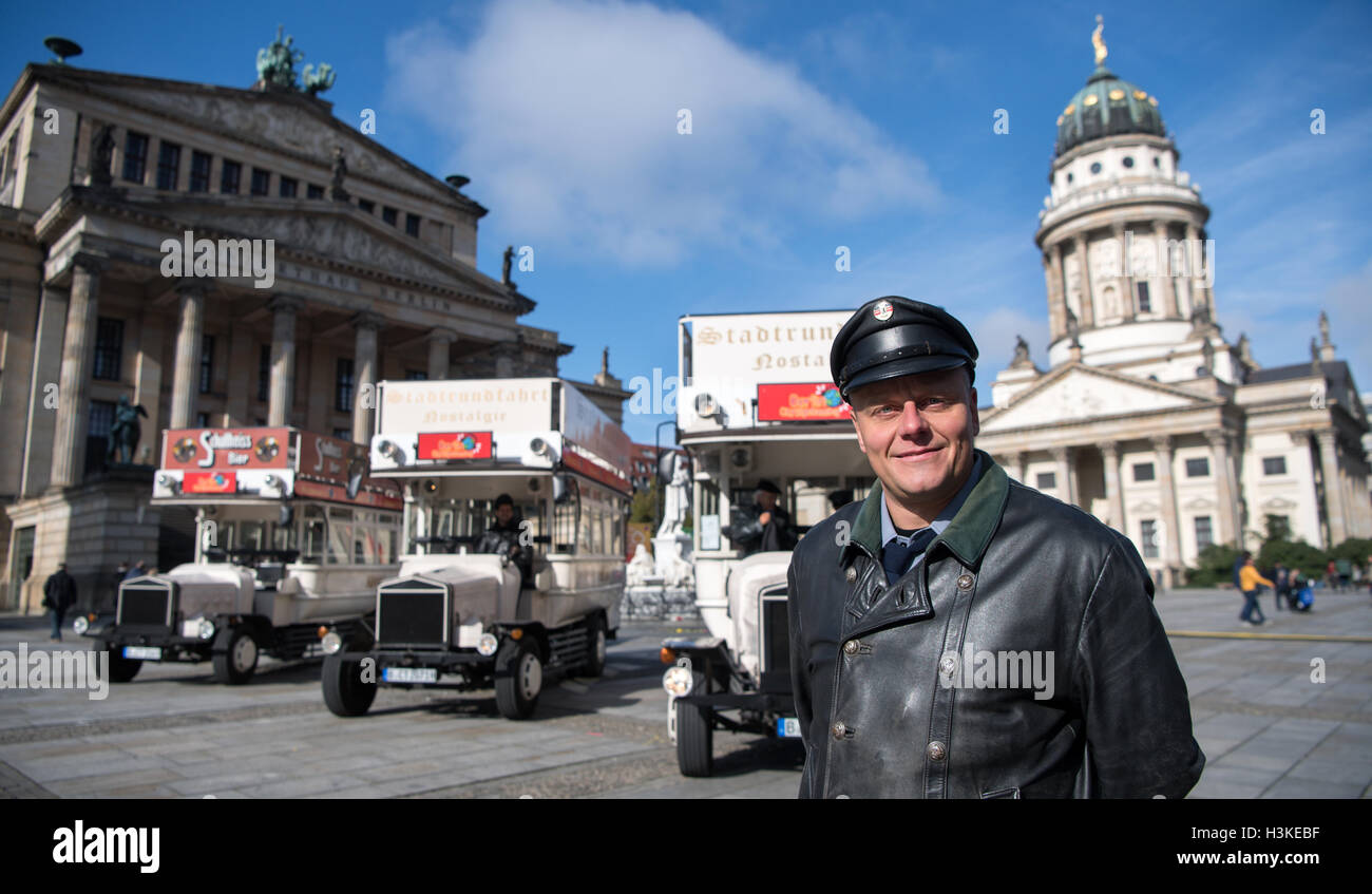 Berlin, Germany. 10th Oct, 2016.  Dirk Poguntke, a businessman active in the tourist industry in Berlin and head of BCT Berlin City Tour, poses with three replicas of the historic 'Zille' bus in Berlin, Germany, 10 October 2016. The double decker buses, named after the painter Heinrich Zille, were part of the Berlin cityscape between 1916 and 1927. Built by the Berlin Public Transport Company (BVG) between 1976 and 1987, the three replica buses are today utilised for historical city tours by BCT Berlin City Tour. Photo: Bernd von Jutrczenka/dpa/Alamy Live News Stock Photo