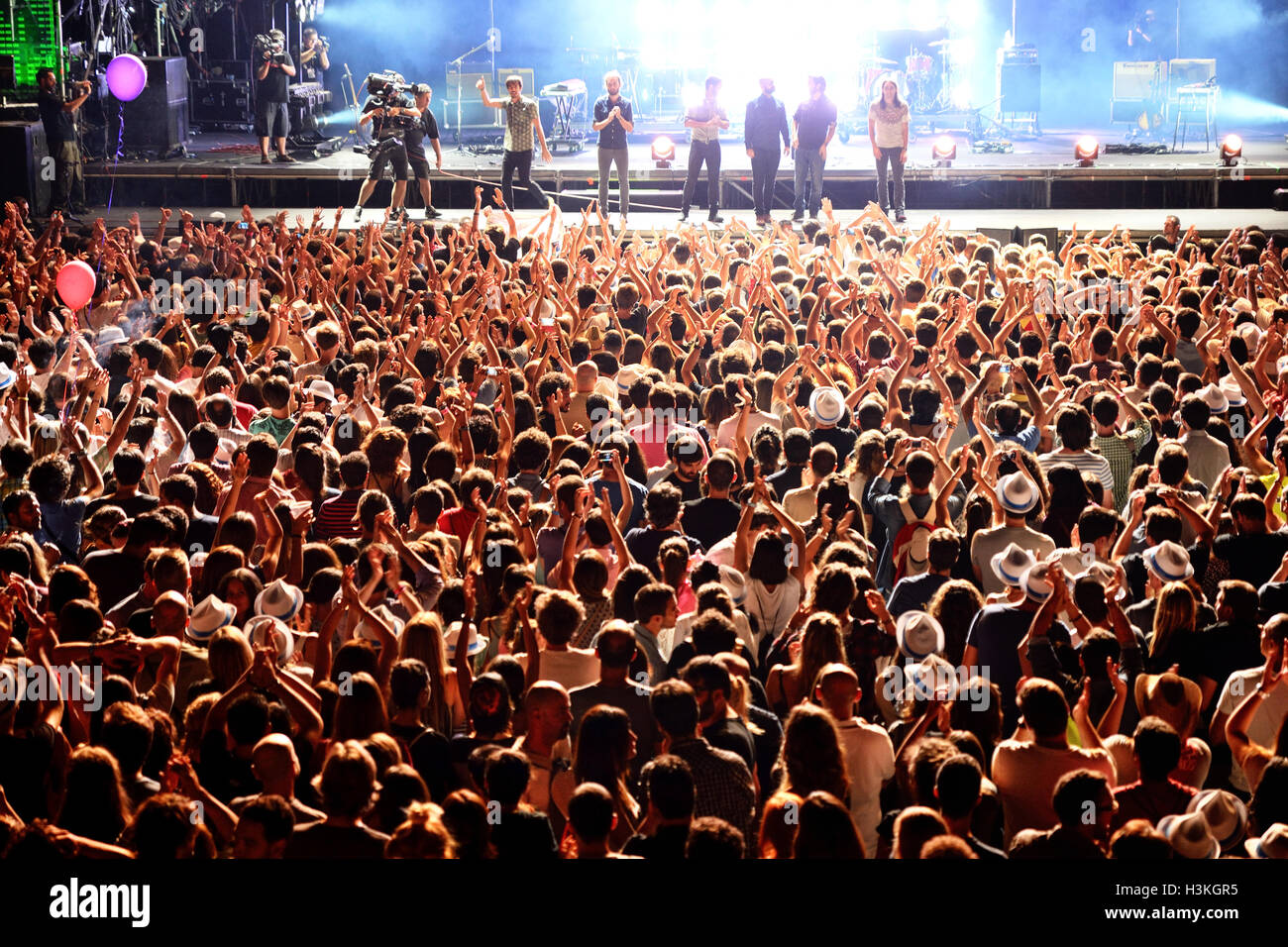 Stadium Crowd At Night High Resolution Stock Photography and Images - Alamy