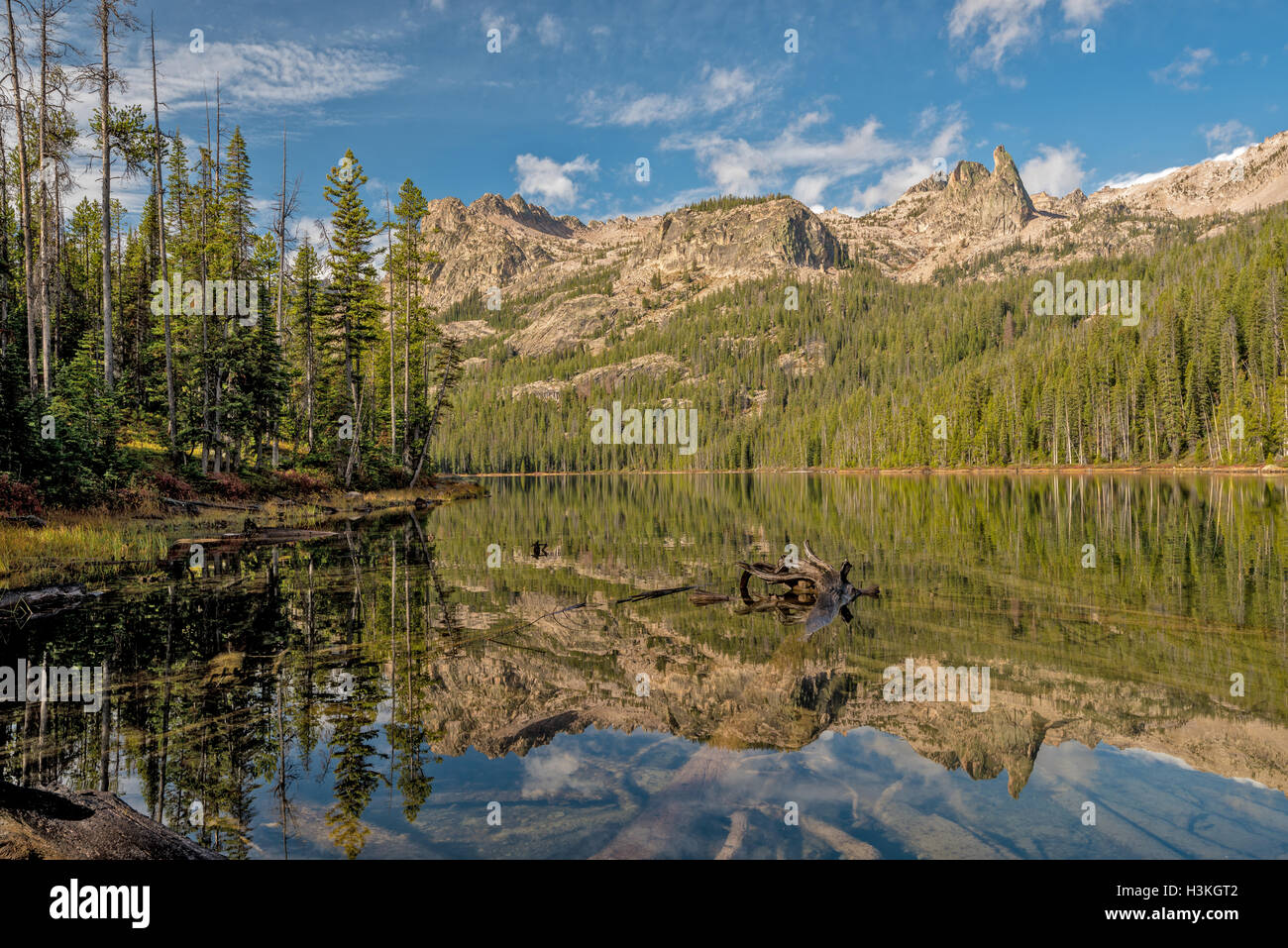 Lake mountain reflection clouds hi-res stock photography and images - Alamy
