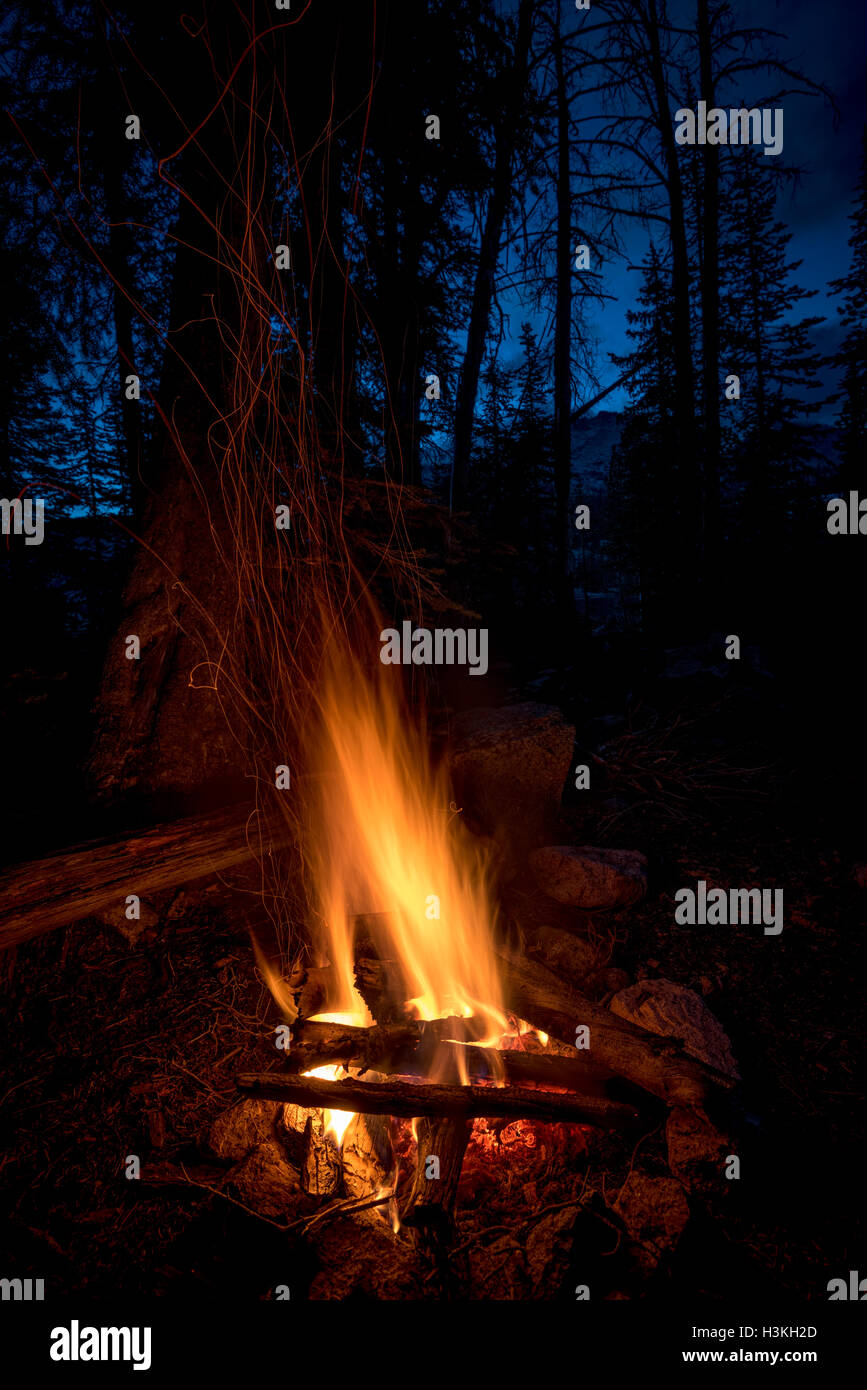 Campfire in the mountains hi-res stock photography and images - Alamy