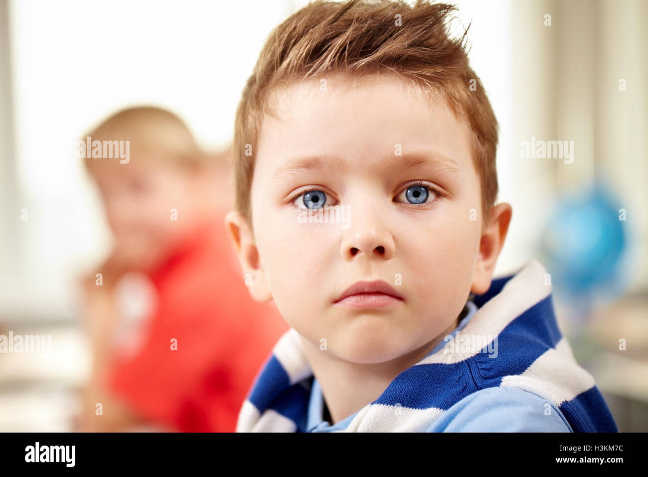 Boy child class room crying hires stock photography and images Alamy