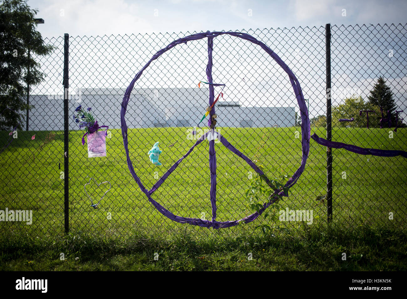 Prince memorabilia attached to a fence surrounding the perimeter of Paisley Park Studios in Chanhassen, Minnesota, USA Stock Photo