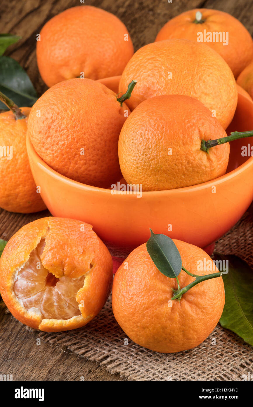 Mandarin in orange bowl Stock Photo Alamy